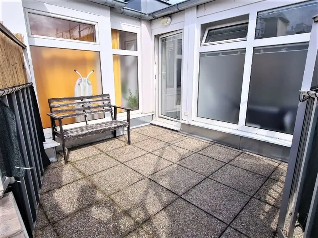 DACHGESCHOSS, AUGARTEN-NÄHE, 87 m² Maisonette mit 10 m2 Terrasse, Wohnküche, 2 Zimmer, Galerie, 2 Bäder, Rembrandtstraße