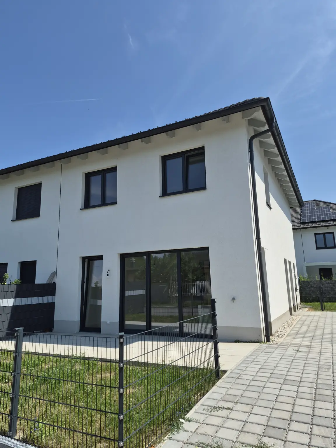 Neubau - Tolle Doppelhaushälfte belagsfertig - Neufelder See schnell erreichbar!