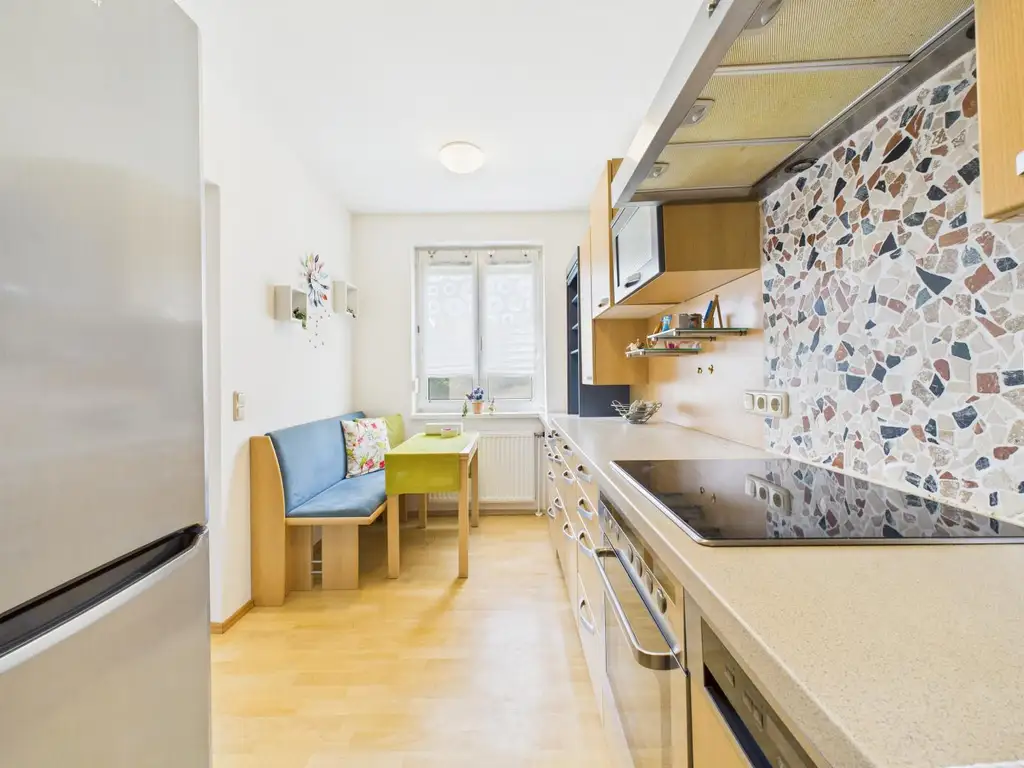 Gemütliche Eigentumswohnung mit Balkon im 1. Liftstock – Möbliert & bezugsfertig!
