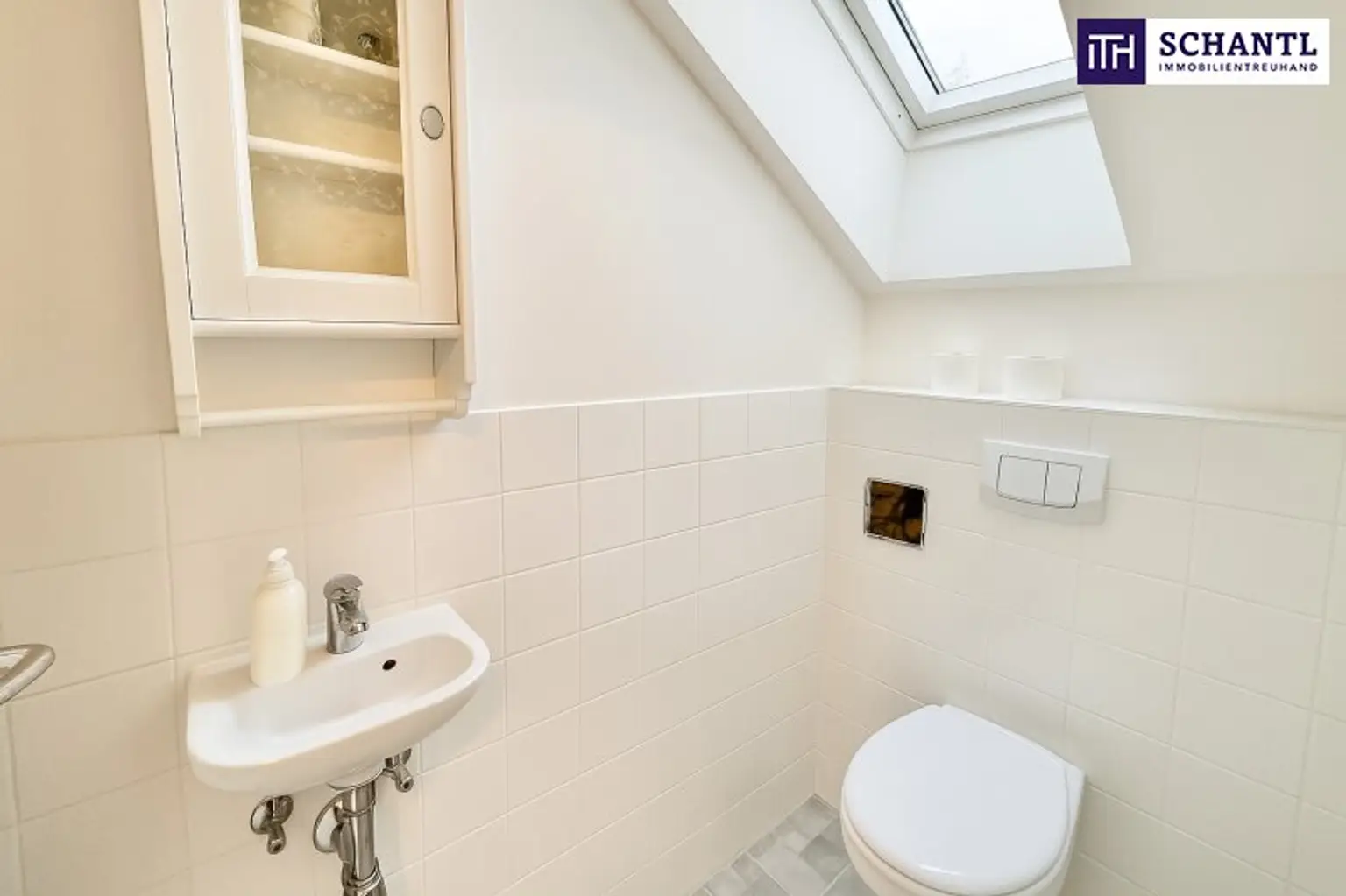 Exklusives Design-Loft mit einer Dachterrasse, Klimaanlage & Weitblick in Ruhelage