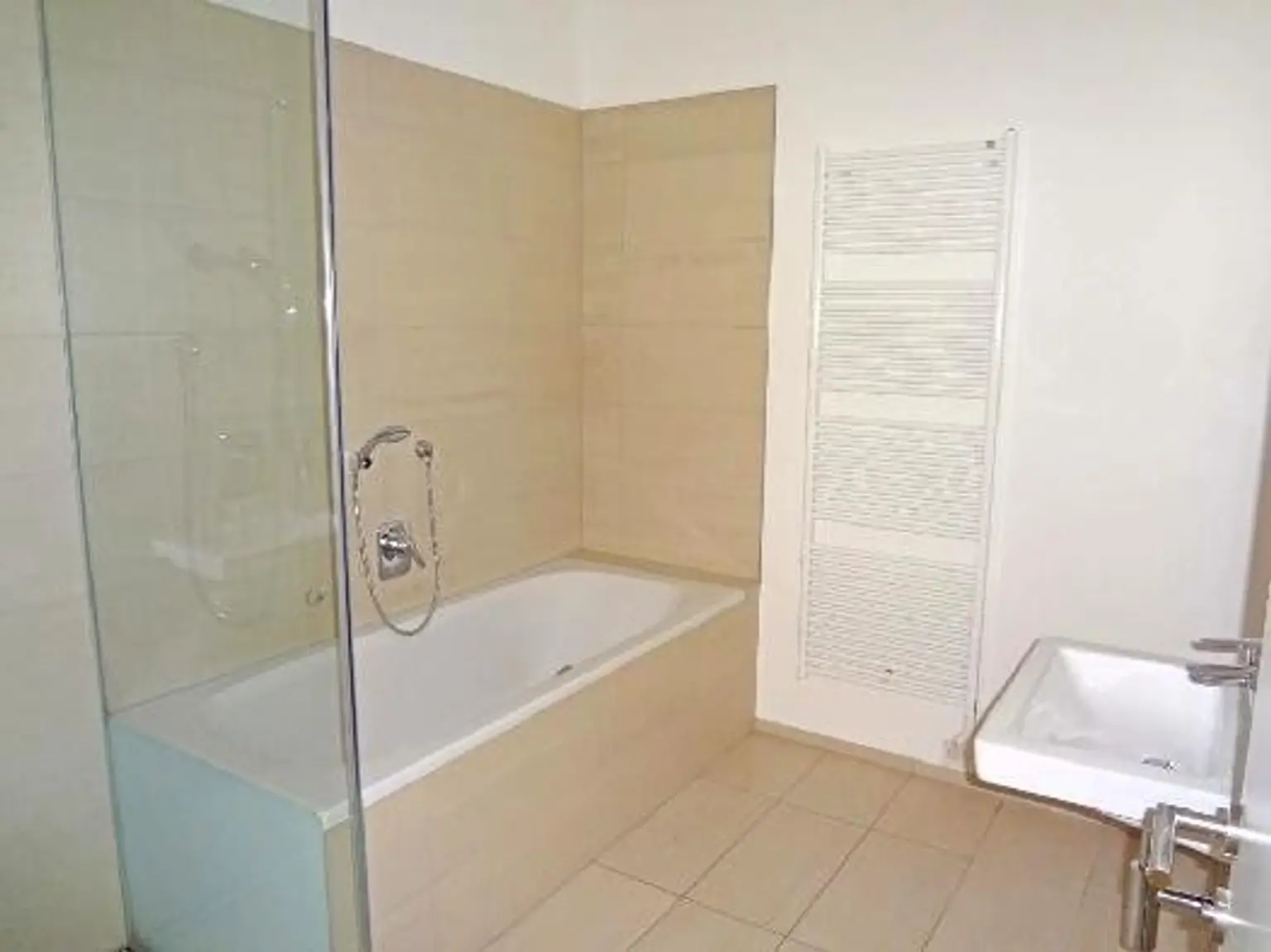 Domviertel: Wohnung mit Wintergarten, Garten und Terrasse! Tiefgaragenplatz möglich!