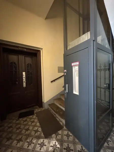 Anlagepaket mit 5 Geschäftslokale & 1 Wohnung – stabile Mieteinnahmen – attraktive Rendite 5,25%