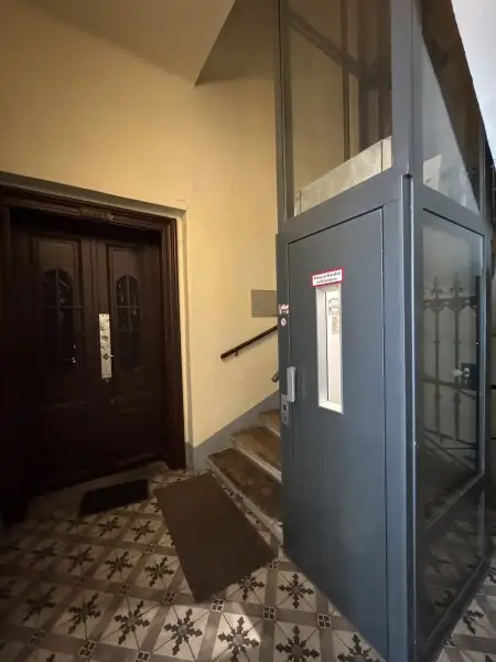 Anlagepaket mit 5 Geschäftslokale & 1 Wohnung – stabile Mieteinnahmen – attraktive Rendite 5,25%