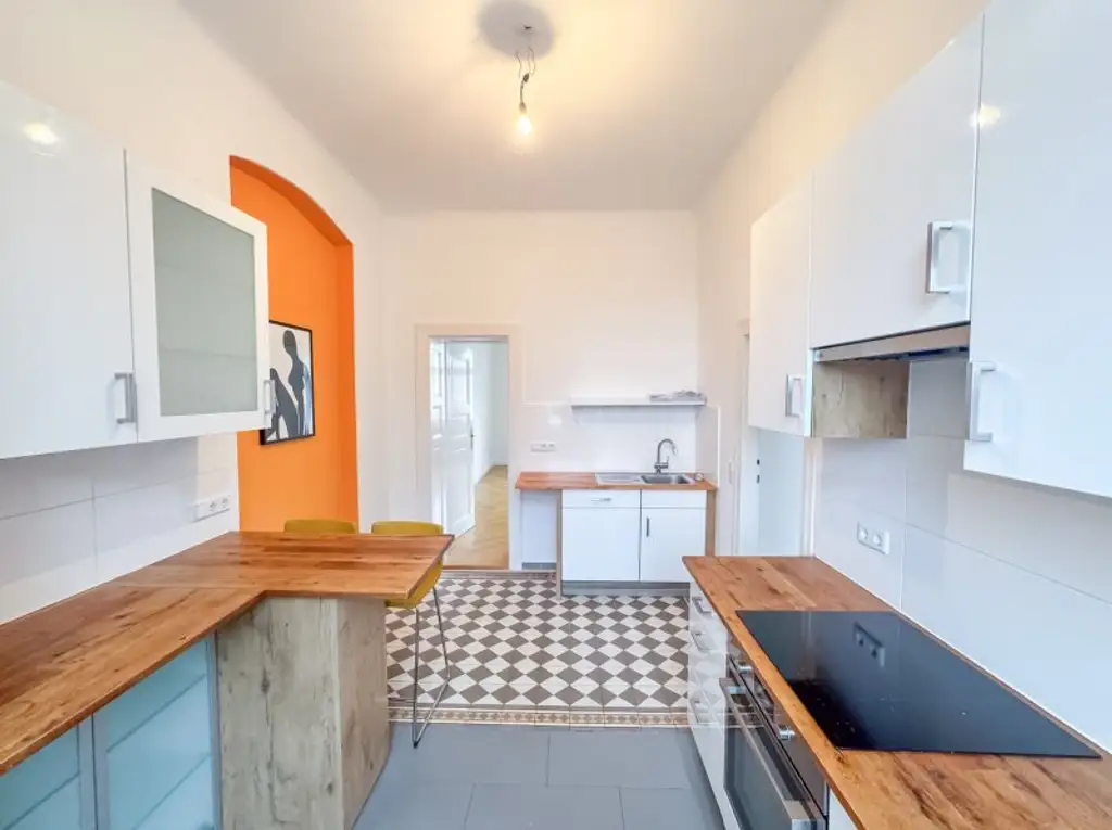 Repräsentatives Altbaubüro mit 2 Balkonen und Blick auf das Stift Klosterneuburg