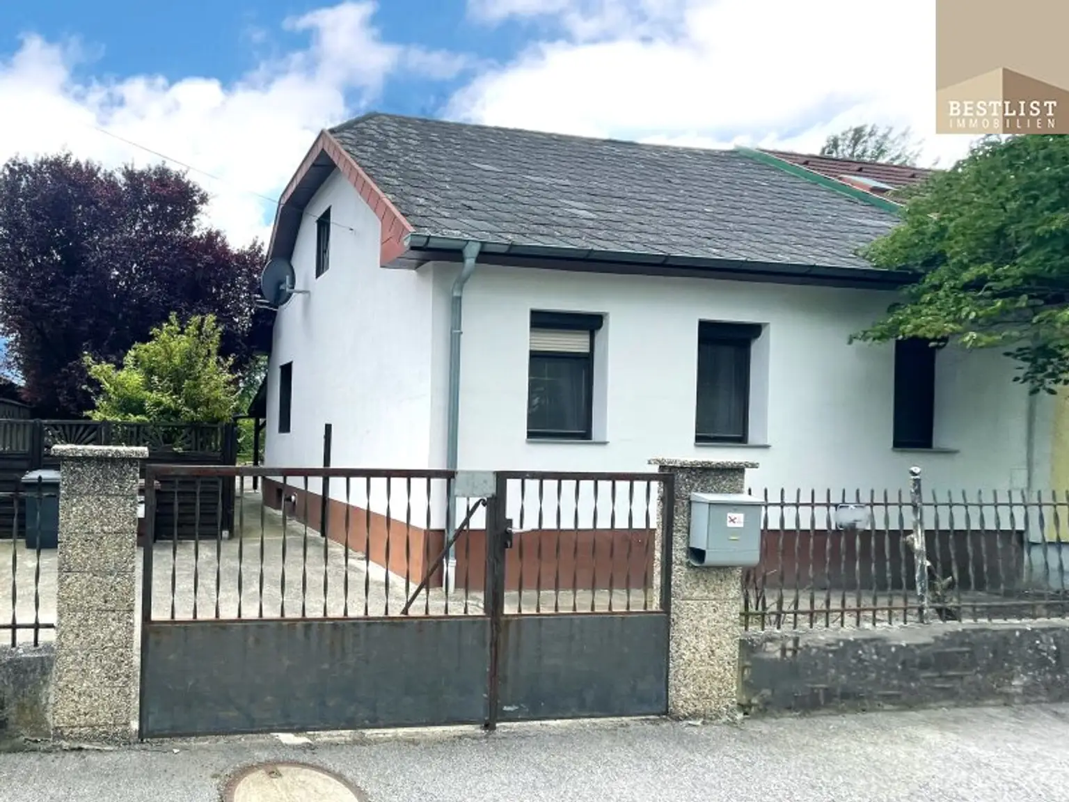 Kleines ausbaufähiges Haus mit uneinsichtigem großem Garten