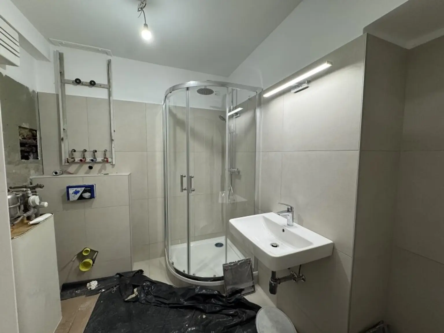 NEU! ERSTBEZUG! Generalsanierte 2 Zimmerwohnung zu vermieten!