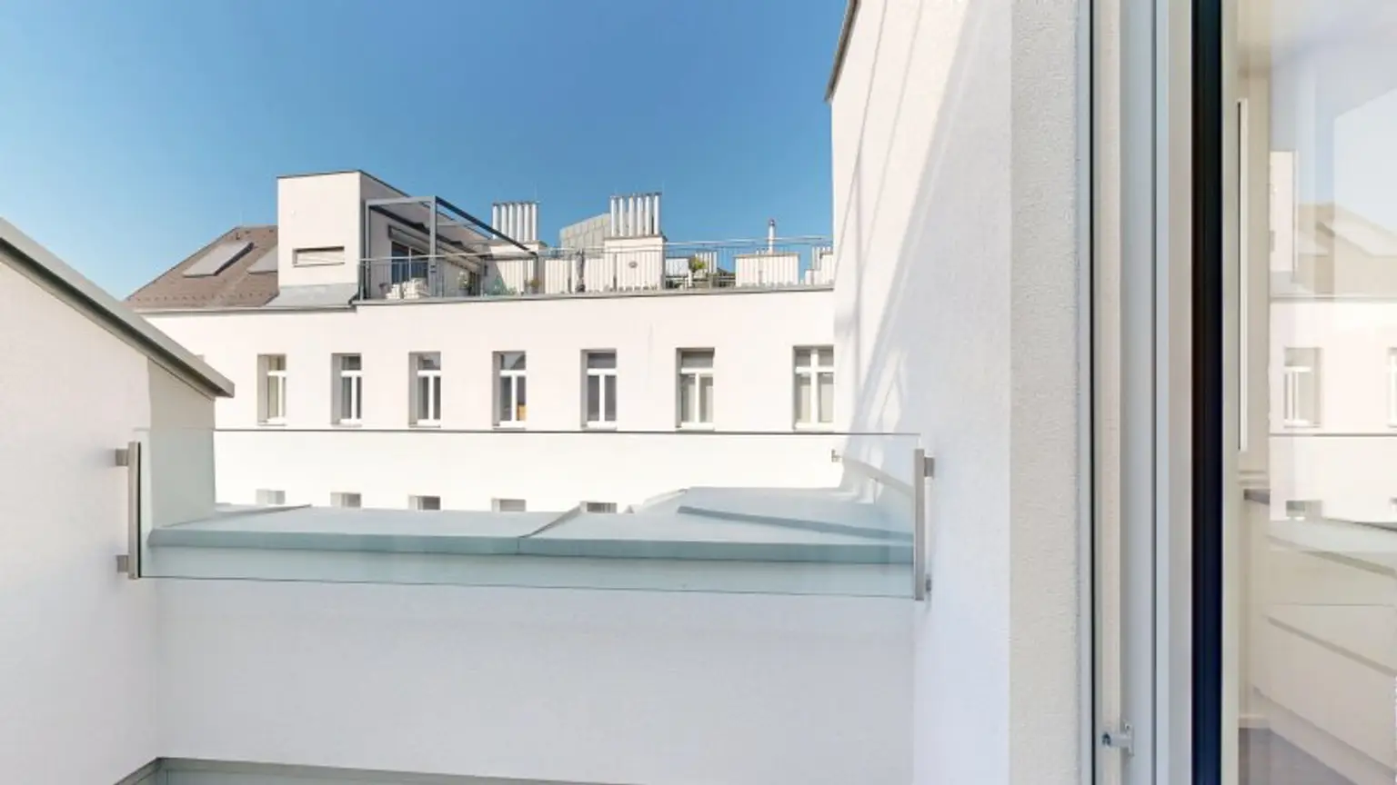 Moderne 2-Zimmer Dachgeschosswohnung | Terrasse | Klimaanlage | Nähe Café Hummel | Erstbezug