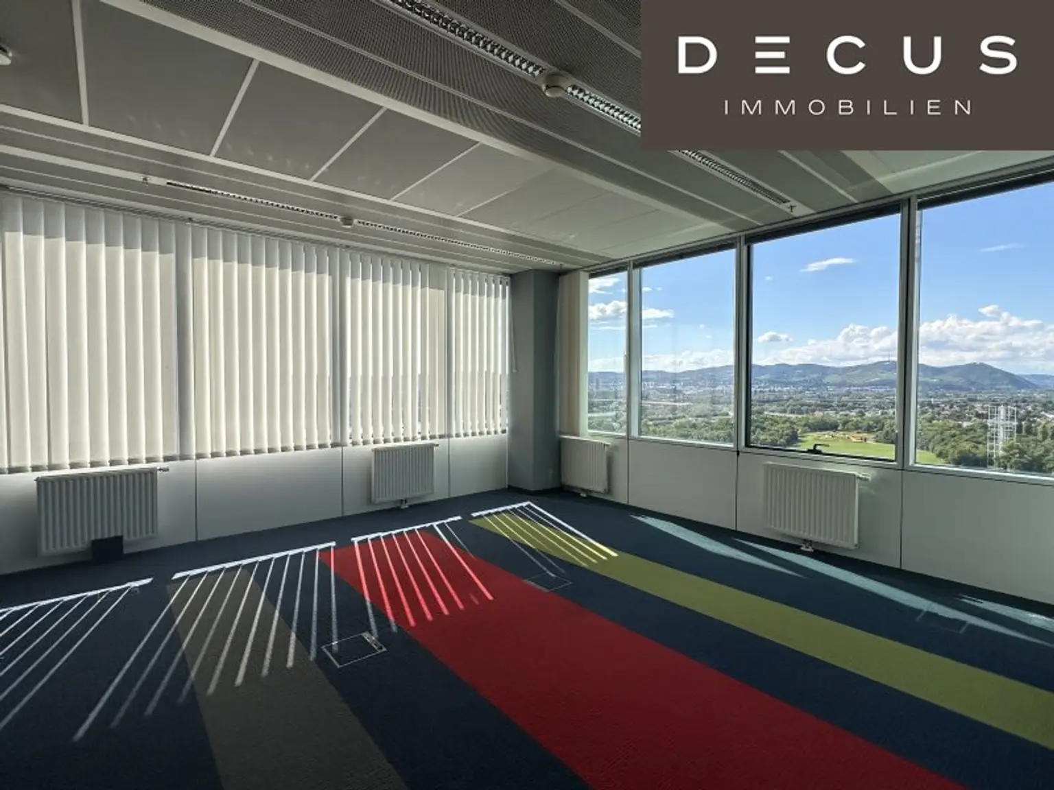 + + + BÜROS MIT AUSBLICK + + + IM SATURN TOWER + + +