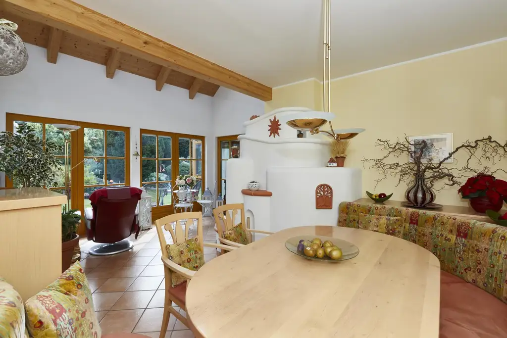 Großzügiges Wohnhaus mit wunderschönem Garten!