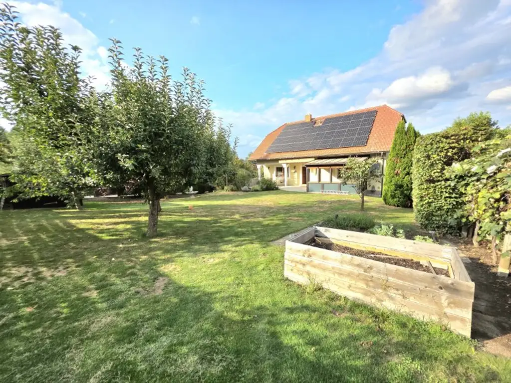 Helles Familienhaus in erhöhter Ruhelage!