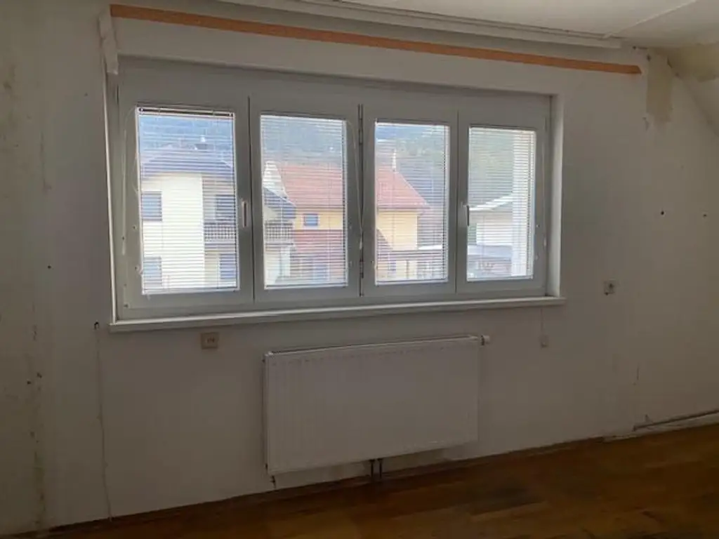 Einfamilienhaus am Stadtrand von Gloggnitz! Garten und romantisches Nebengebäude!