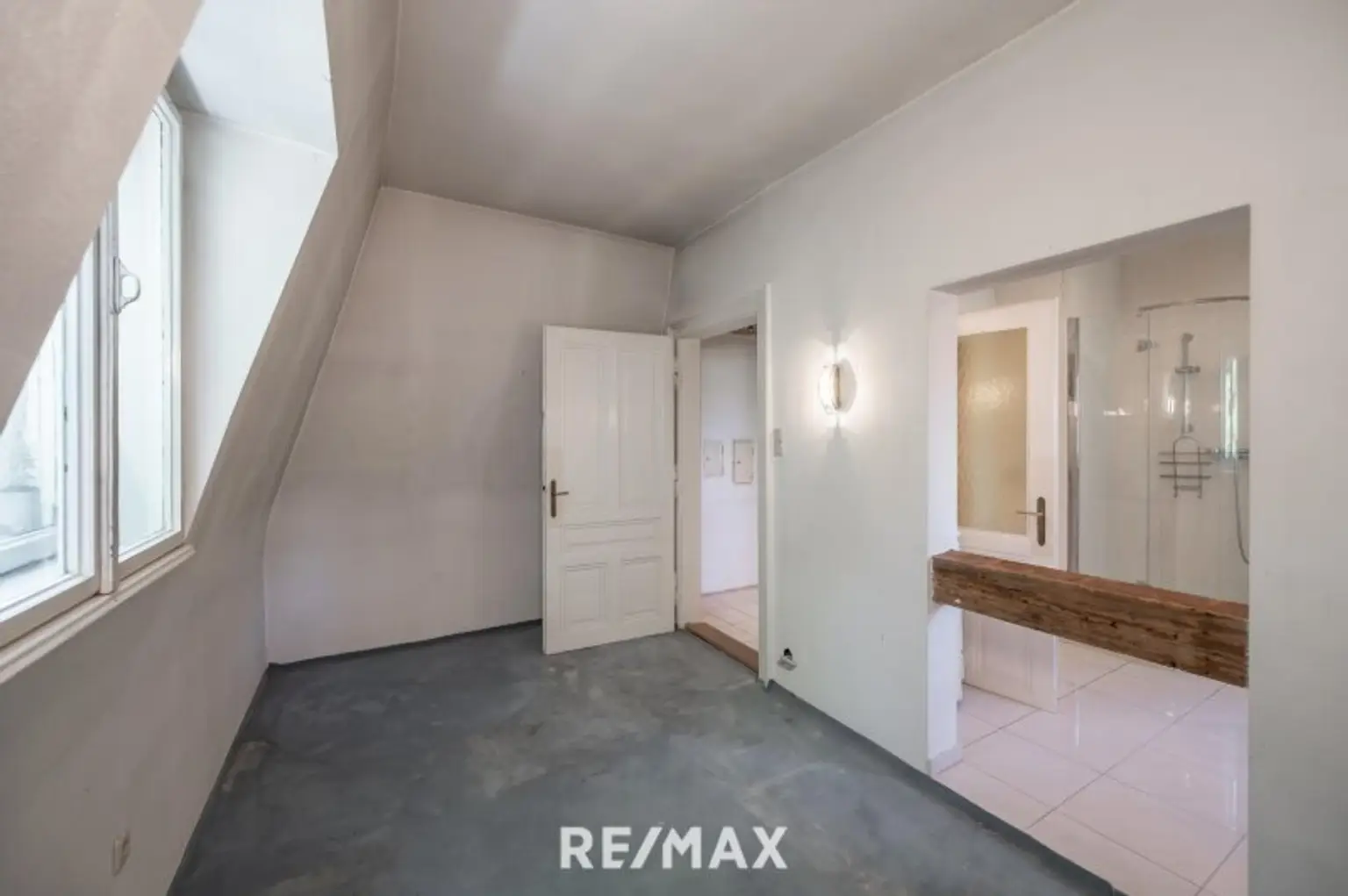 WOHNUNG IN ALTBAU-VILLA | EIGENGARTEN | SANIERUNGSBEDÜRFTIGES JUWEL