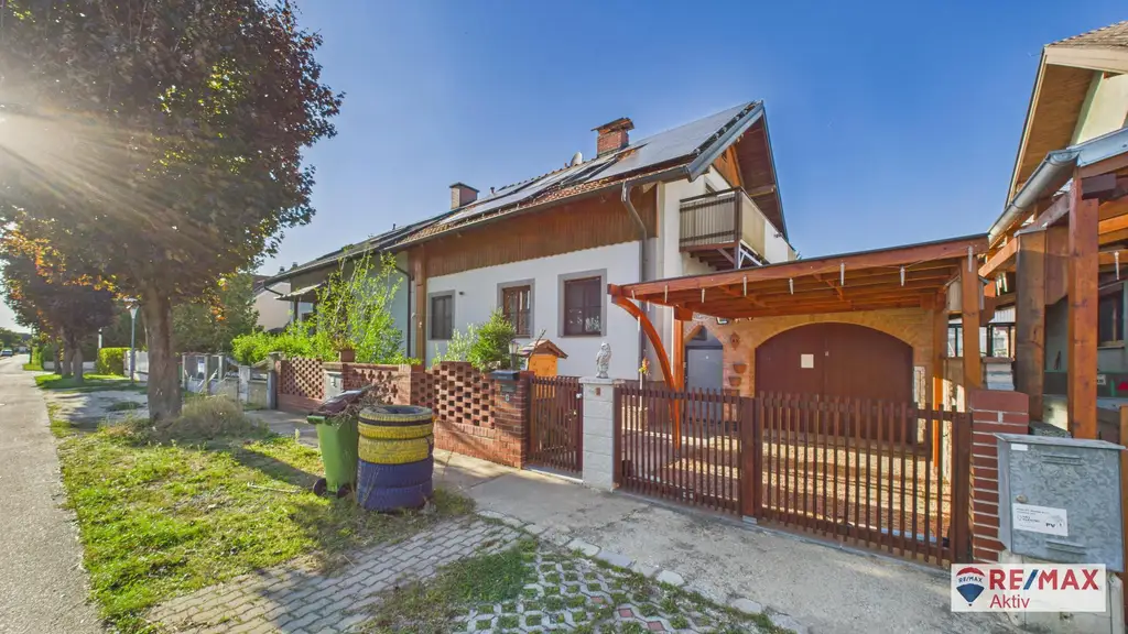 Rustikaler Charme trifft moderne Technik – Einfamilienhaus mit Galerie in Toplage Strasshof