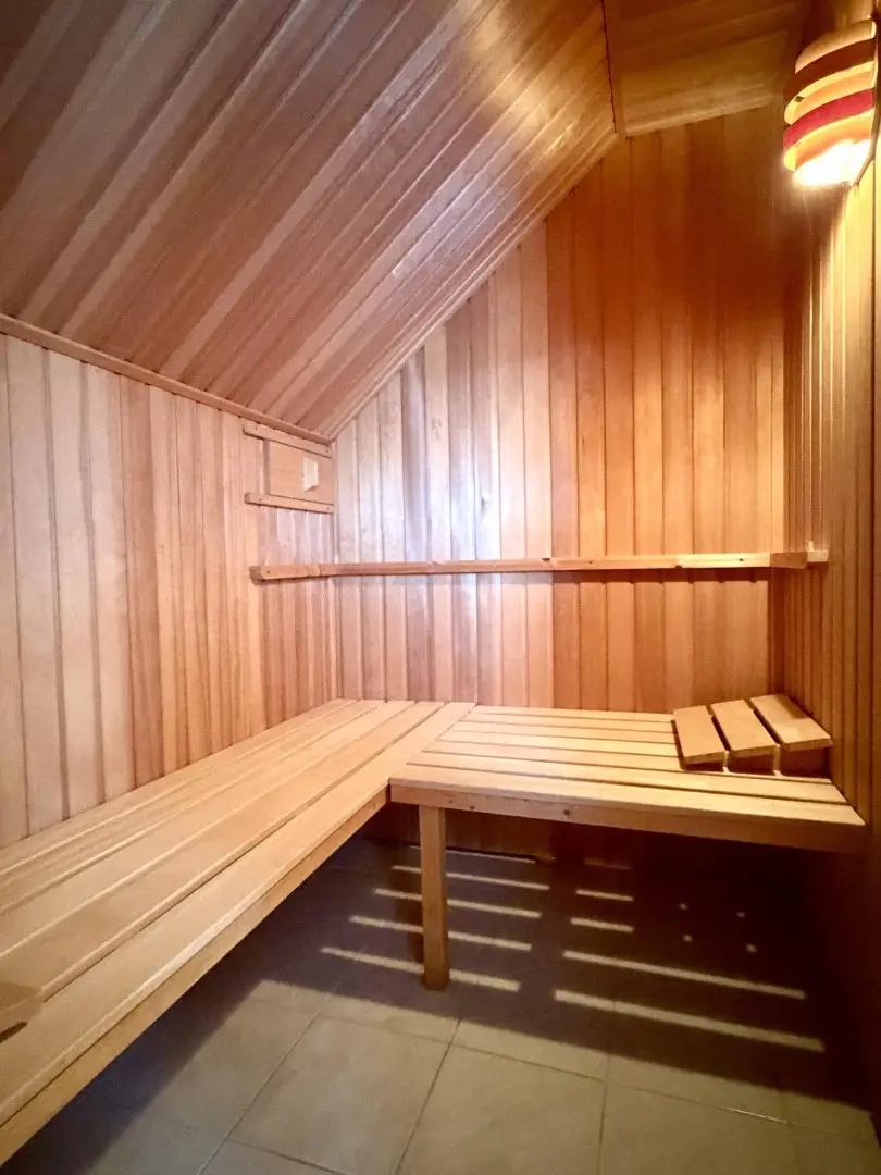 11 SAUNA