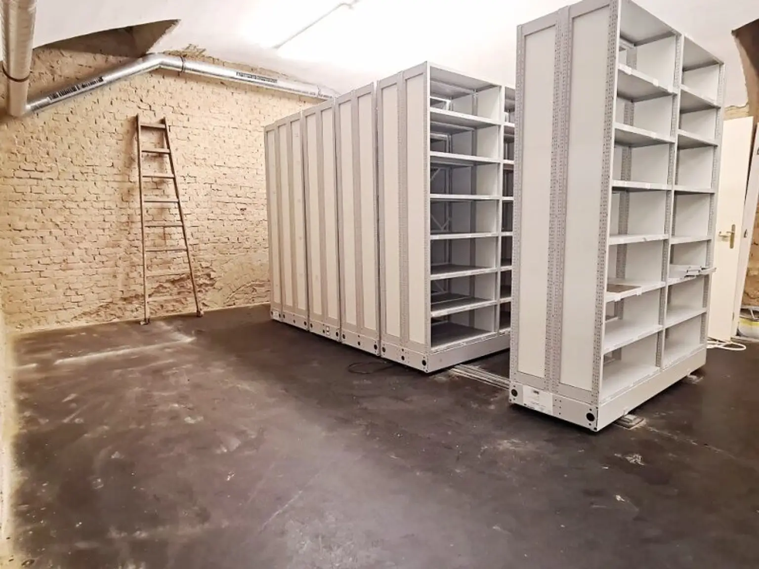 ESSLINGGASSE, BÖRSE-NÄHE, 85 m2 Lagerraum, Stromanschluss, Belüftung, Kellergeschoß ohne Aufzug