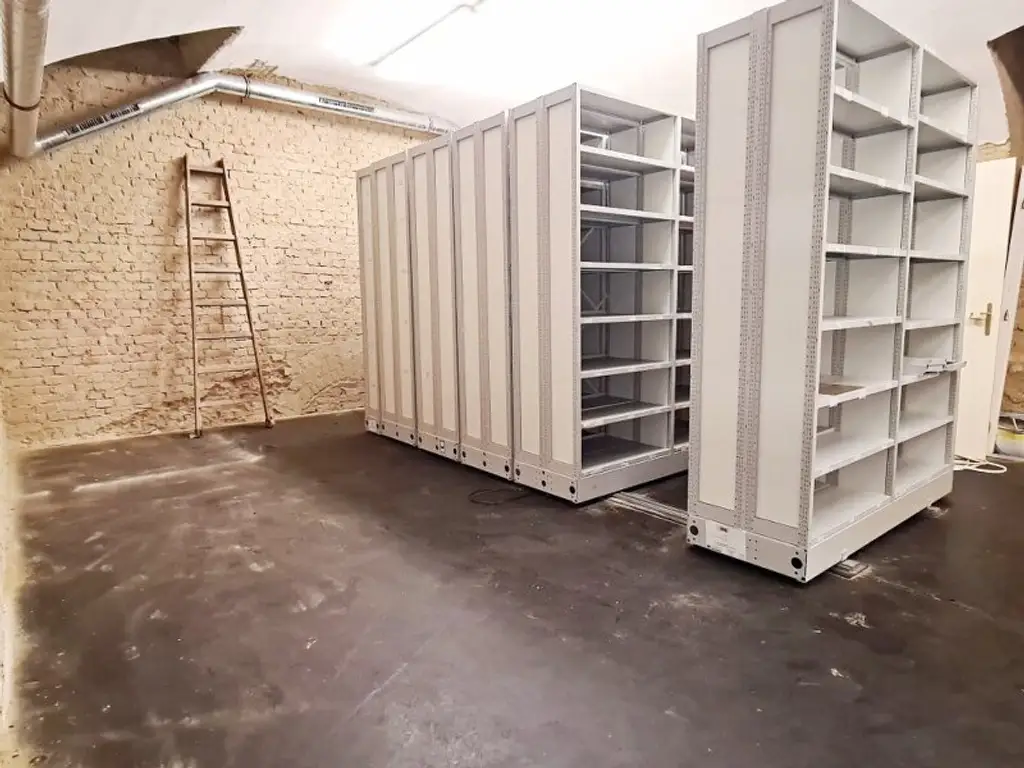 ESSLINGGASSE, BÖRSE-NÄHE, 85 m2 Lagerraum, Stromanschluss, Belüftung, Kellergeschoß ohne Aufzug