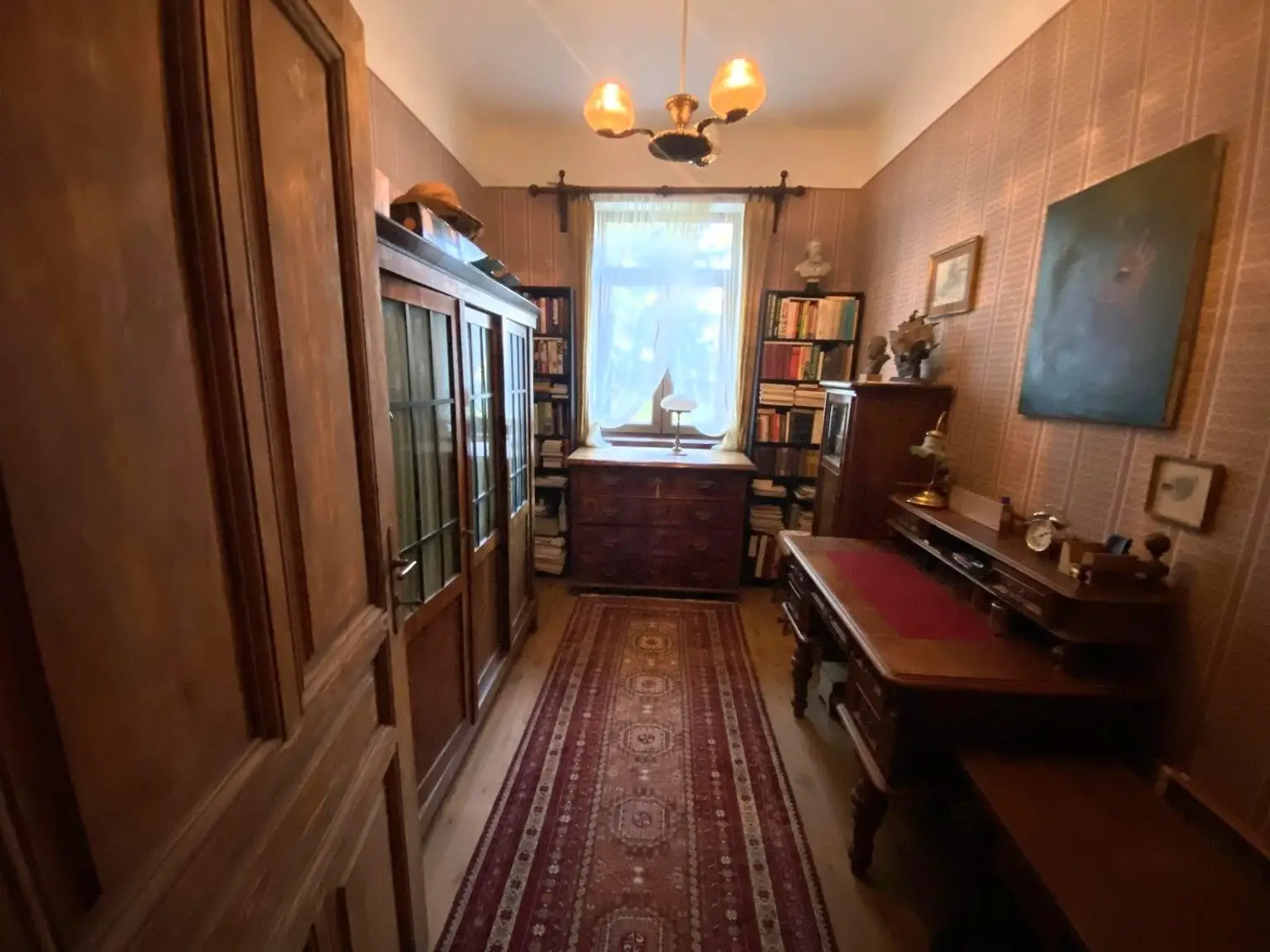 "Jahrhundertwende Stilhaus mit Wald"