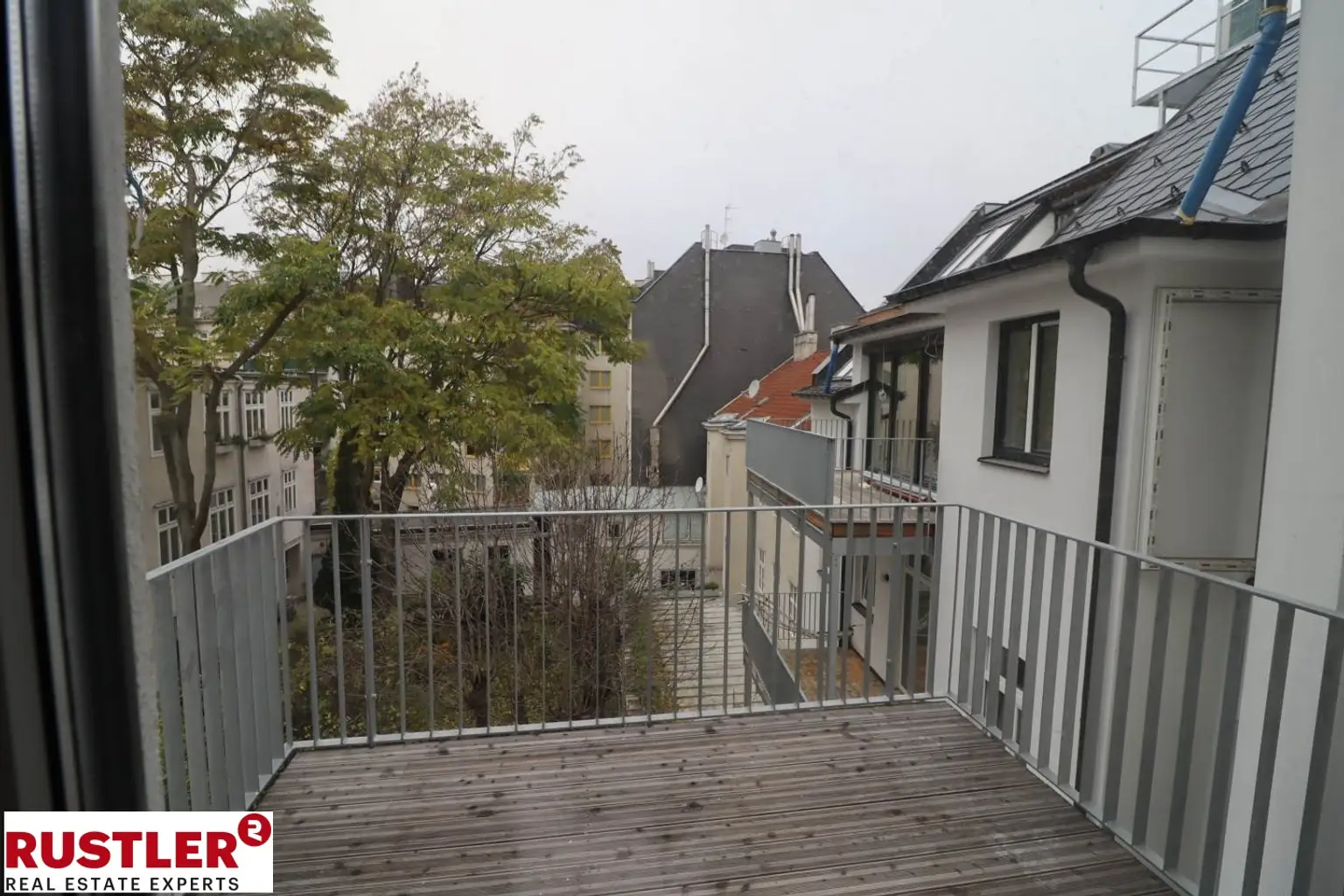 Dachgeschoss-Wohntraum - 3-Zimmer mit Balkon -  Nähe Kutschkermarkt