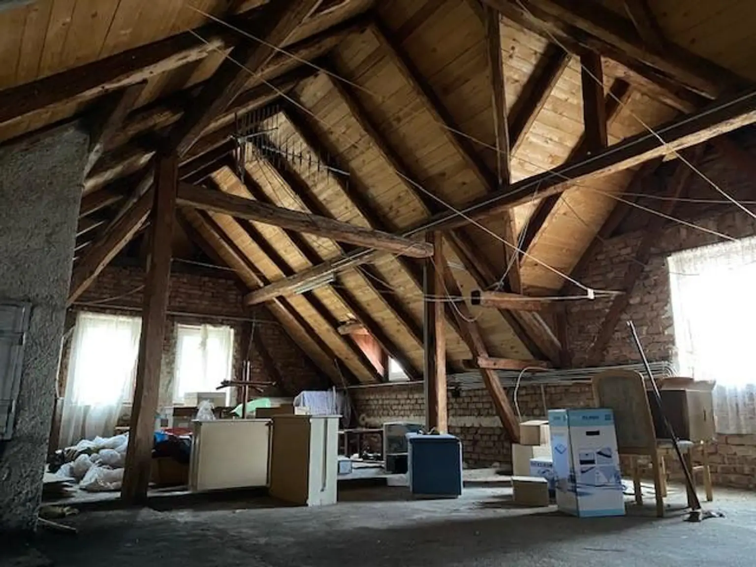 Dachgeschoß Wohnhaus ausbaubar