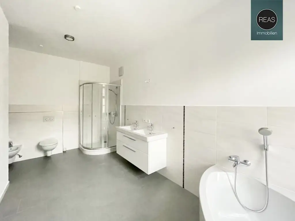 Provisionsfrei: Wunderschönes Apartment mit ruhiger Balkon-Terrasse bei der Orangerie Schönbrunn!