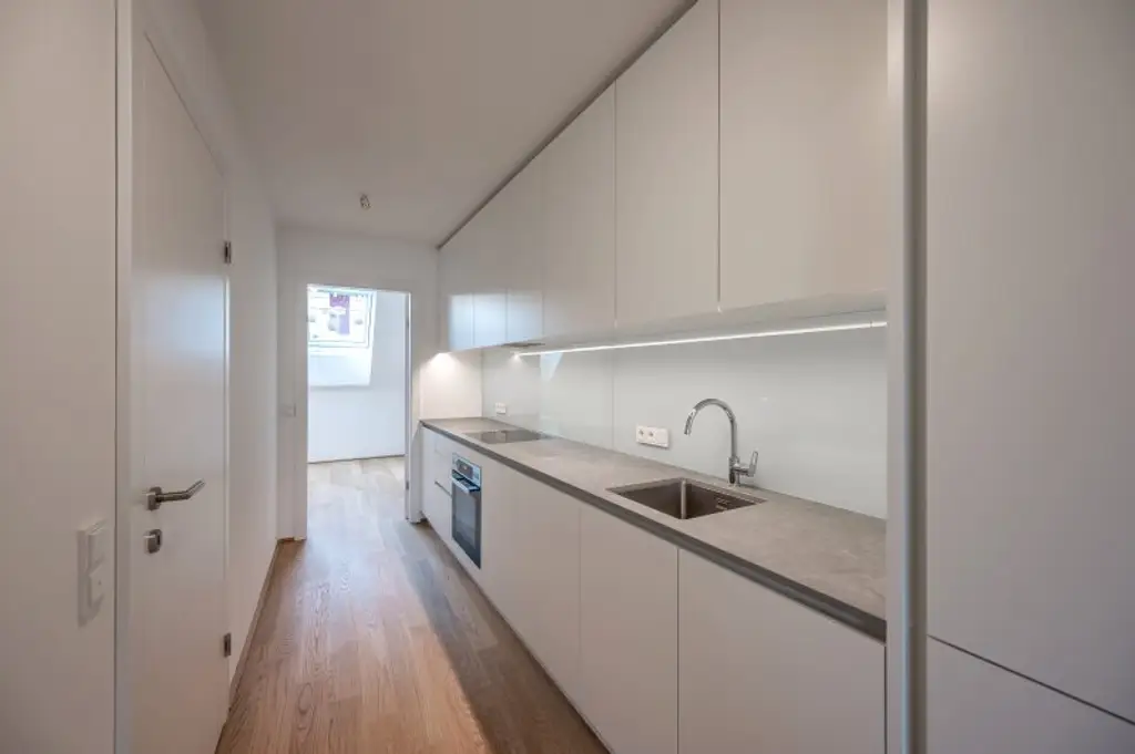 EDUART-Die Kunst des Wohnens: Hochwertiger 3-Zimmer DG-ZWEITBEZUG mit ca. 15m² Balkon! (10/19)