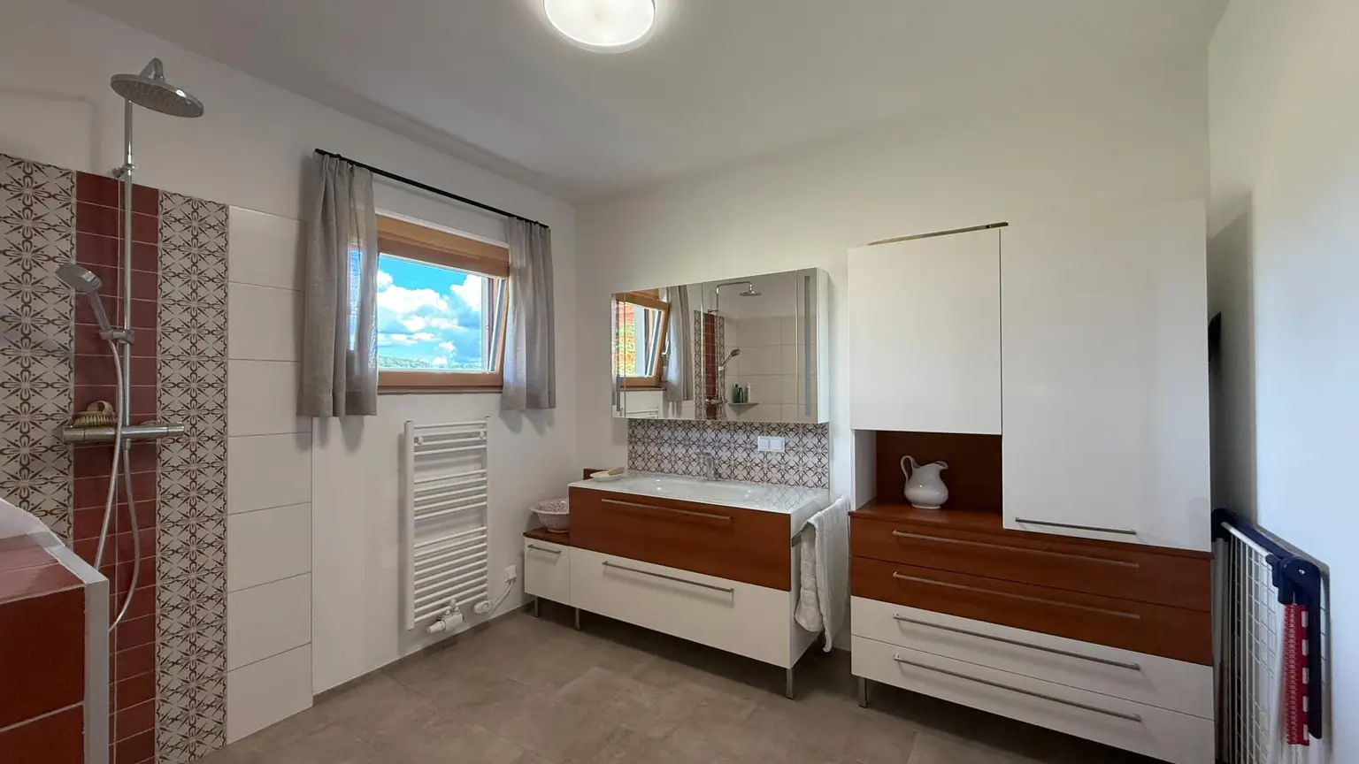 Neuwertiger Bungalow mit einzigartiger Steingartengestaltung und Naturteich