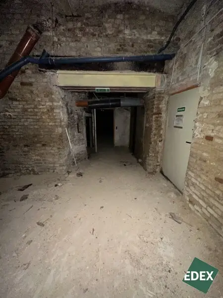 Großes Lager im 15. Wiener Gemeindebezirk