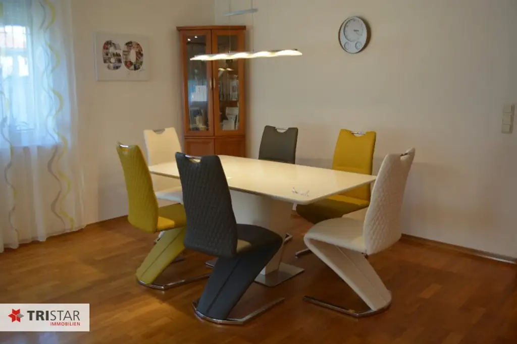 Außerordentlich gepflegtes Wohnhaus mit tollem Platzangebot