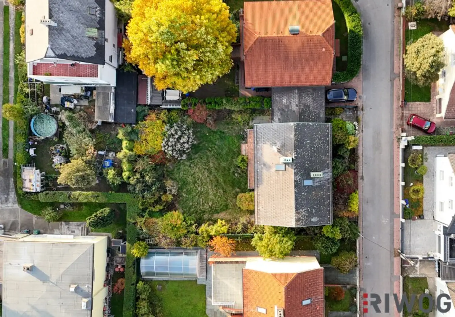 EIN- ODER ZWEIFAMILIENHAUS, gute Substanz, Modernisierungsbedarf
