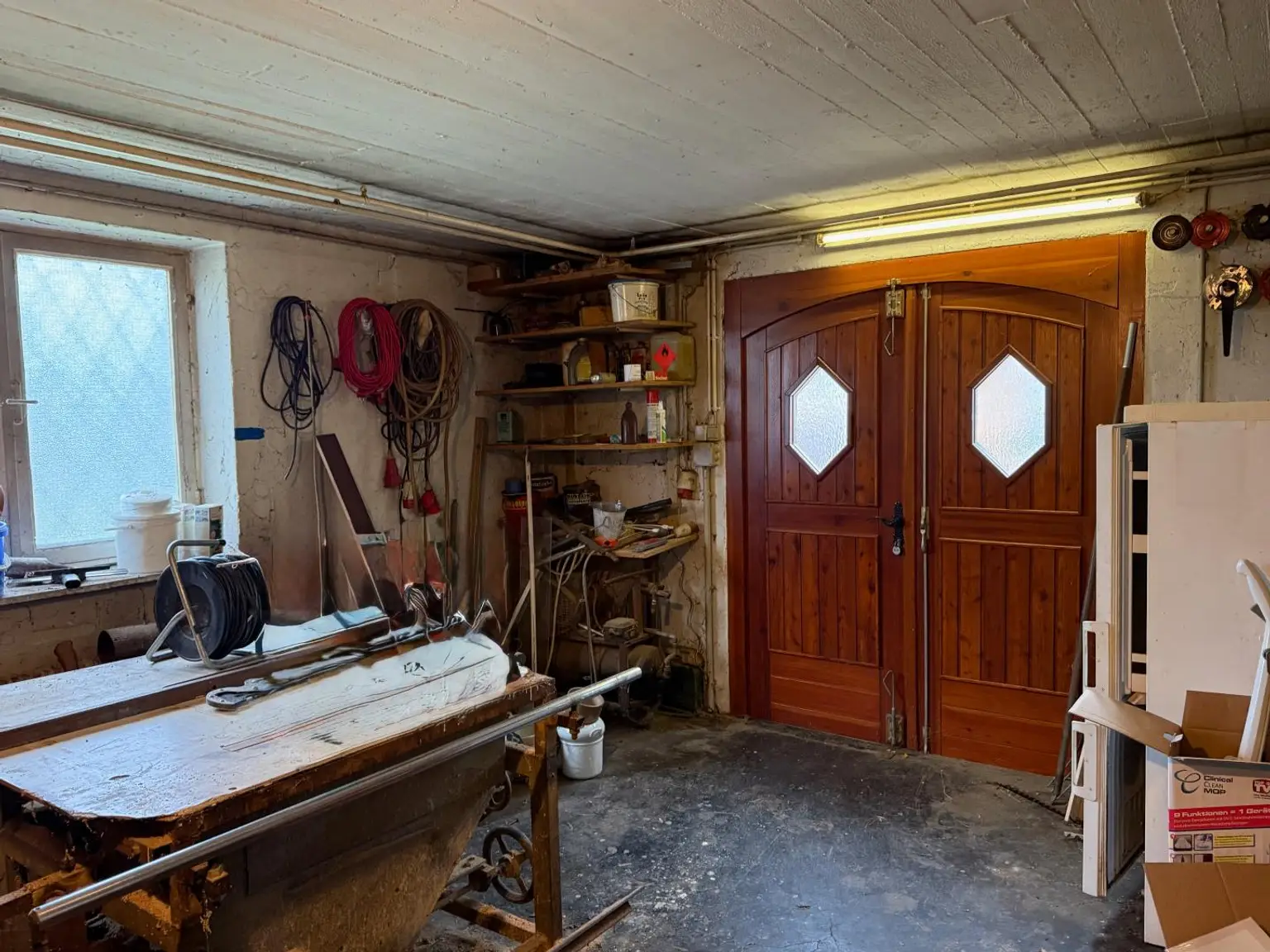 Werkstatt Haus 2 mit Flügeltüre