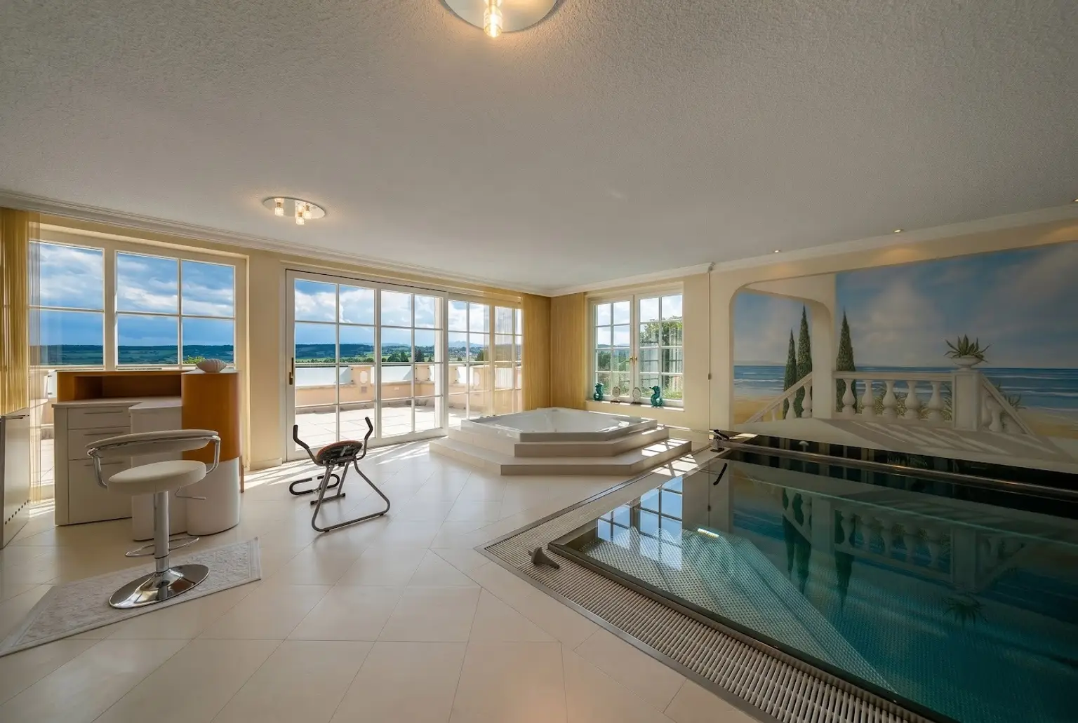 Traumhafte Villa mit Indoor Pool + großem Garten zu verkaufen!
