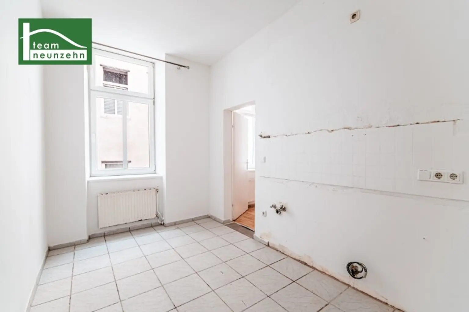 Ideal WG geeignet! Innenhof gerichtete Altbau-Wohnung nahe U4 und U6 in Sechshaus!