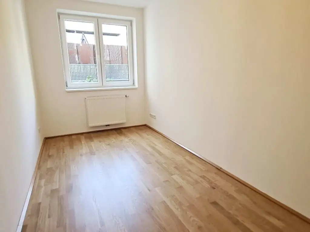 EIGENGARTEN, LORYSTRASSE, 75 m2 Neubau mit 23 m2 Garten, 2 Zimmer, Wohnküche, Wannenbad, Parketten, 1. Liftstock