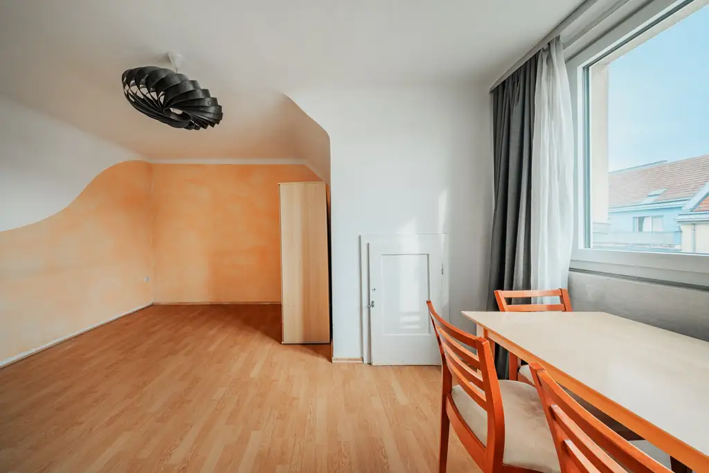 Gut aufgeteilte 2 Zimmerwohnung mit hofseitigem Balkon