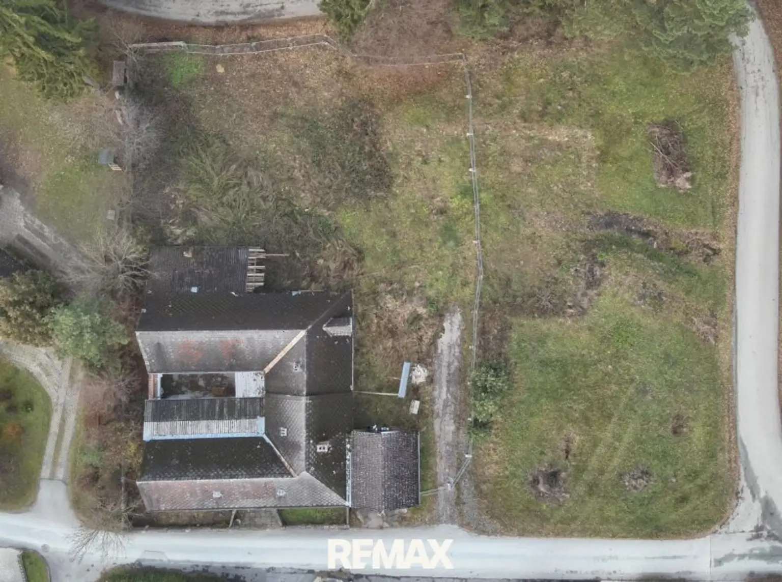 Haus mit allen Grundstücken (zusätzlich erwerbbar)