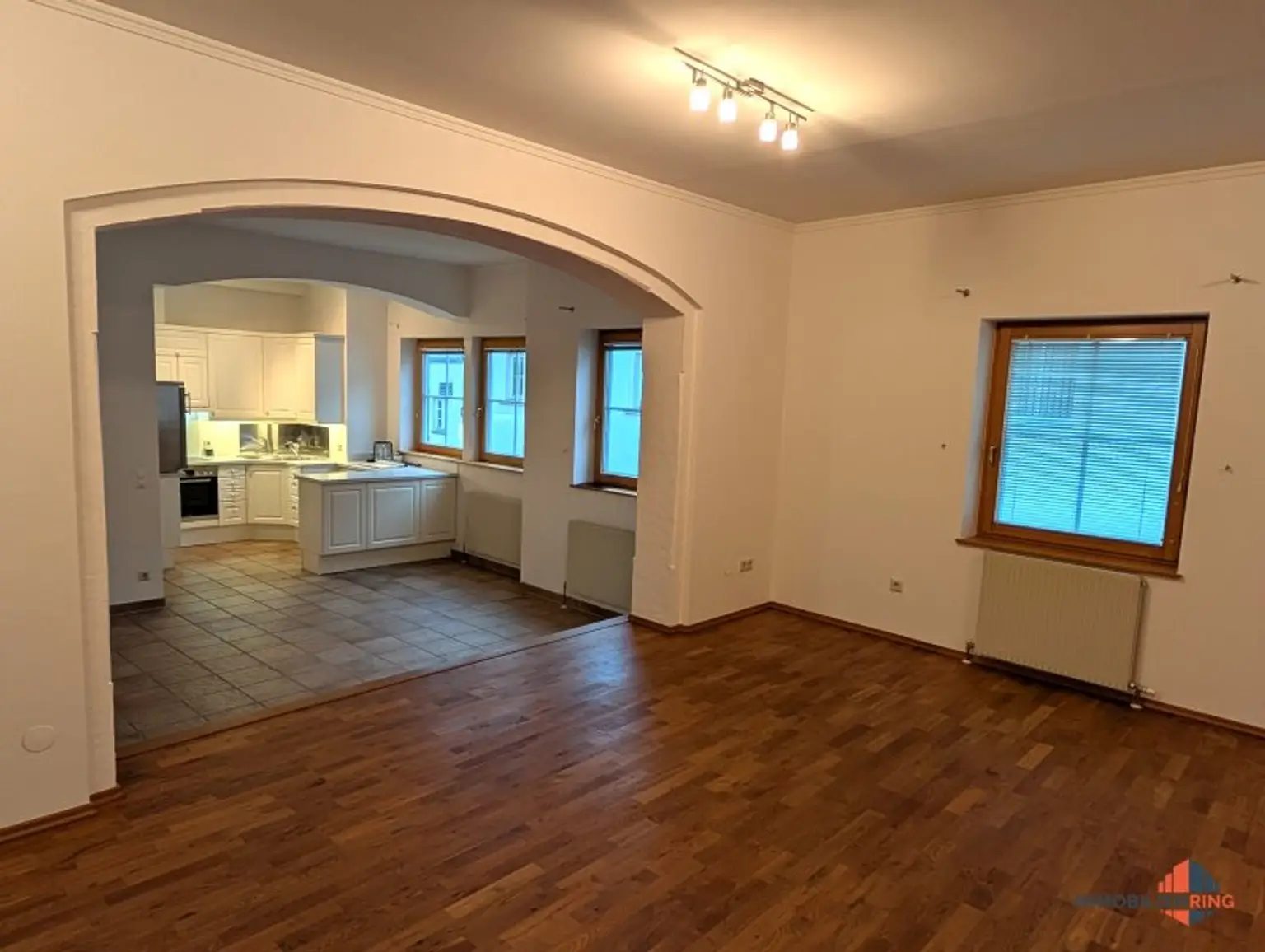 Wohnraum zur offenen Küche