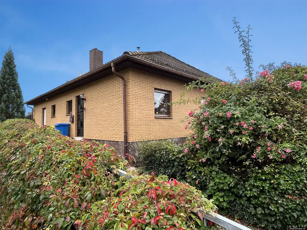 Einfamilienhaus mit potenzieller Einliegerwohnung, Garten & Garage