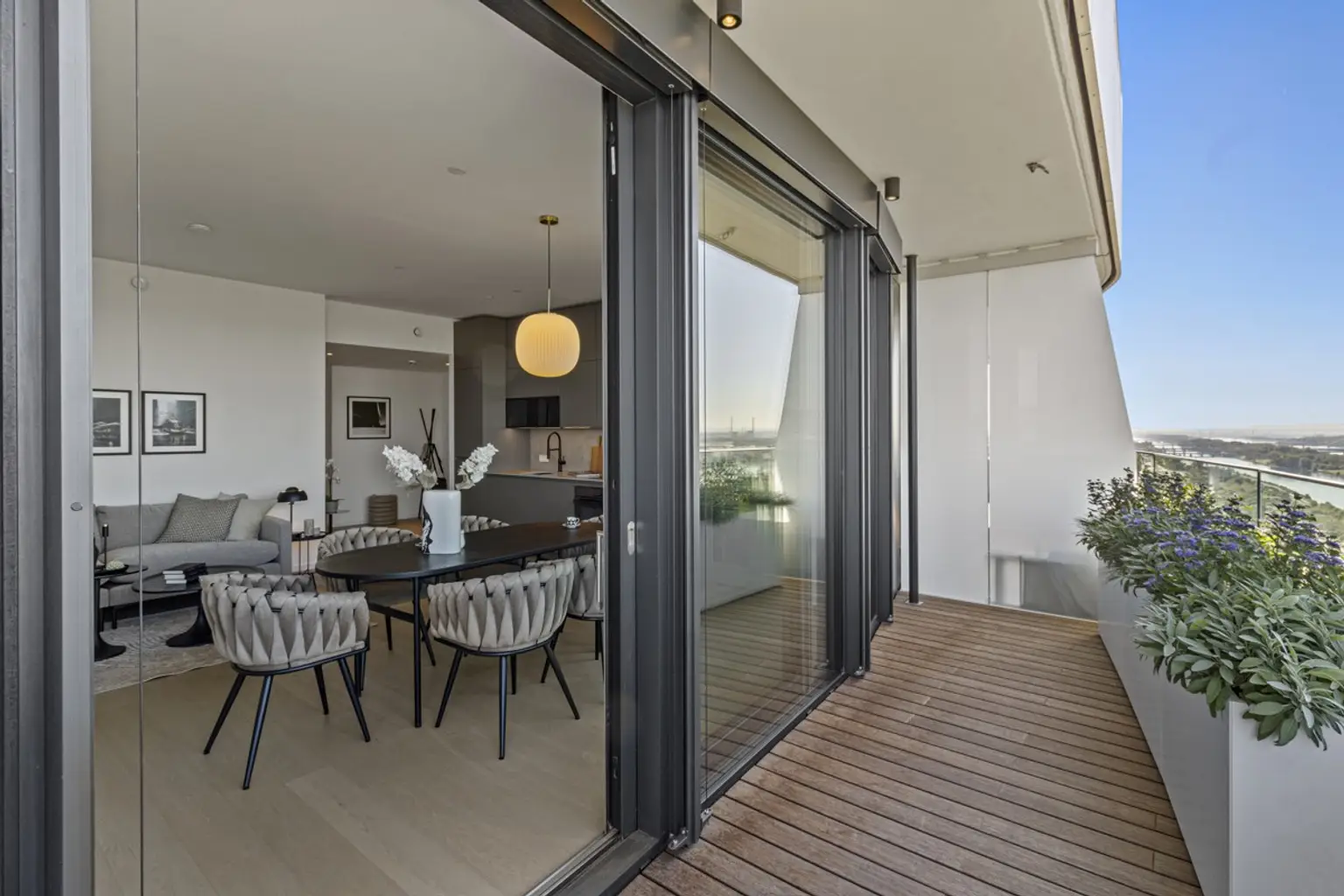 D | ++ SKYLINE DREAM on the 26th Floor ++ LUXURY with PANORAMIC VIEW | Prima Service Immobilien