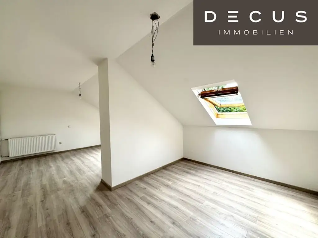 | CHARMANTE DACHGESCHOSSWOHNUNG | HELL & ZENTRAL | 4. OG | IDEAL FÜR SINGLES & STUDENTEN | TOP LAGE  | NÄHE UNI
