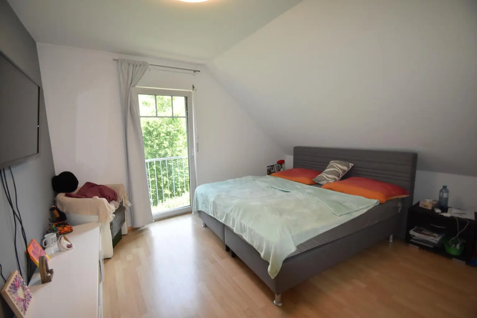 Schönes Wohnhaus (Baurechtsgrund) mit vielseitigem Garten!