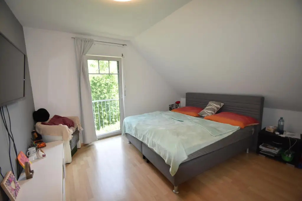Schönes Wohnhaus (Baurechtsgrund) mit vielseitigem Garten!