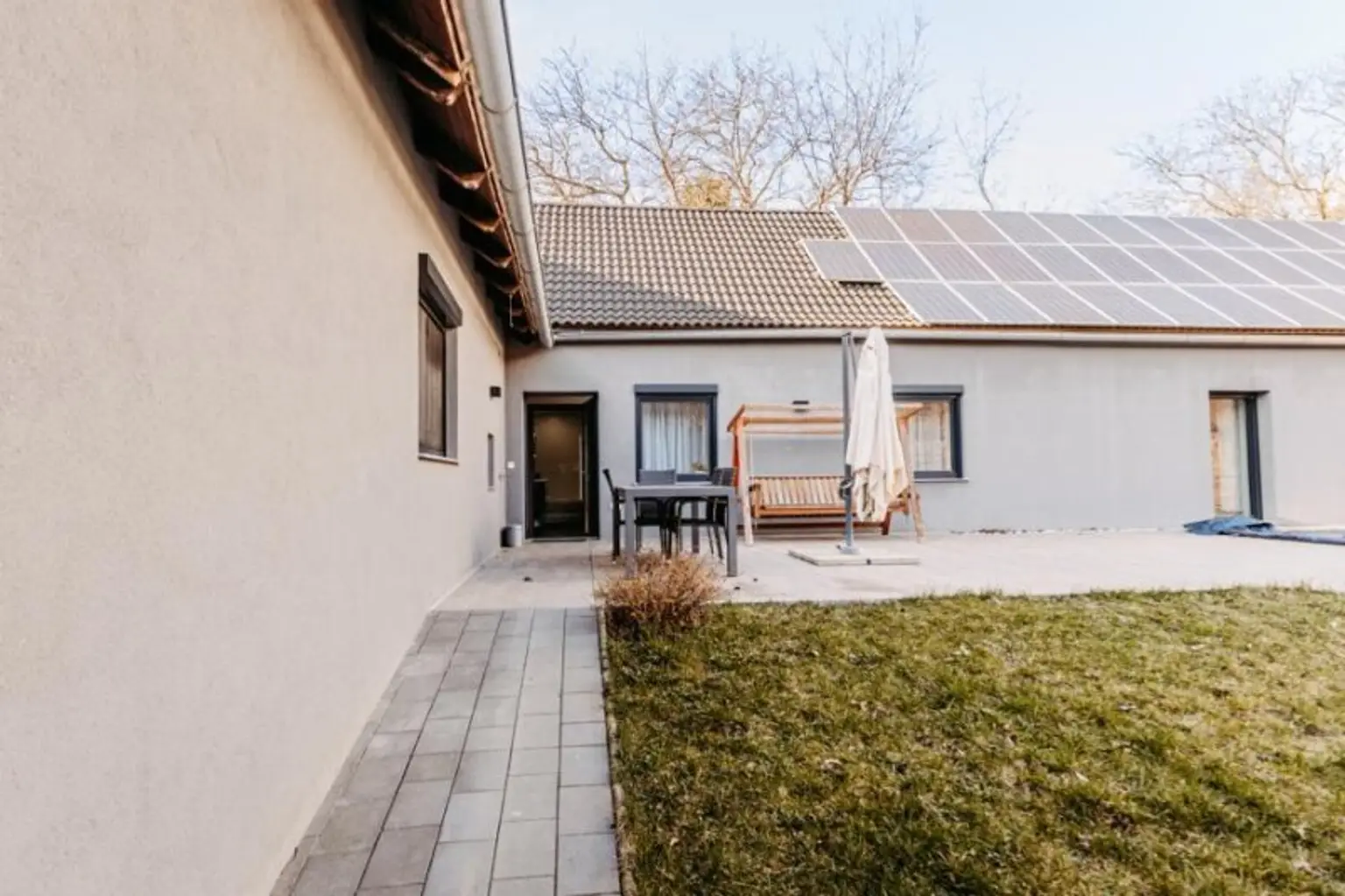 Verträumtes Bauernhaus neu adaptiert (2013) mit Toreinfahrt, Pool, Stadel und Schuppen