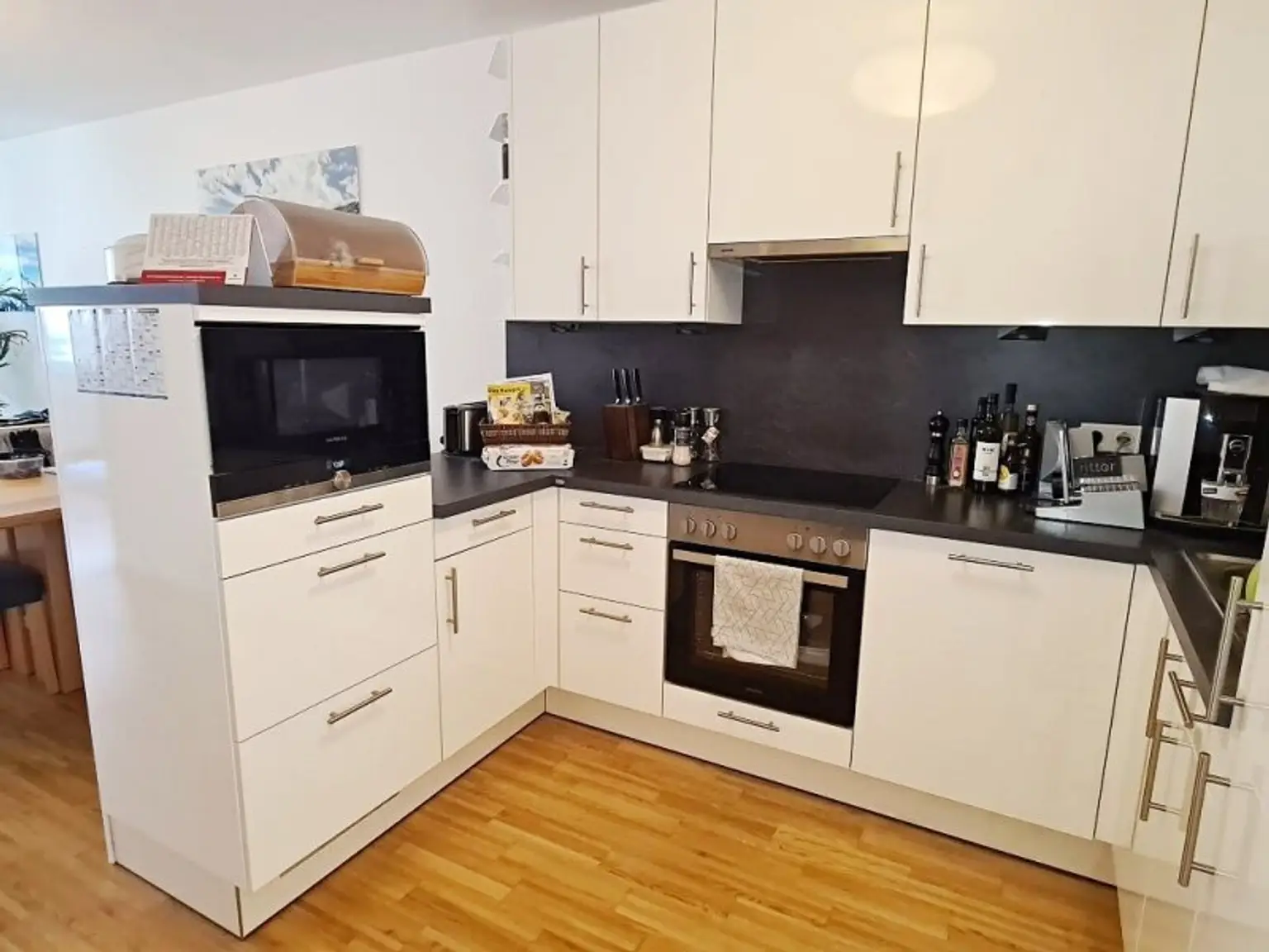 WAGRAMER STRASSE, sonnige 64 m2 Neubau mit 4 m2 Loggia, 3 Zimmer, Komplettküche, Wannenbad, Parketten, U1-Nähe