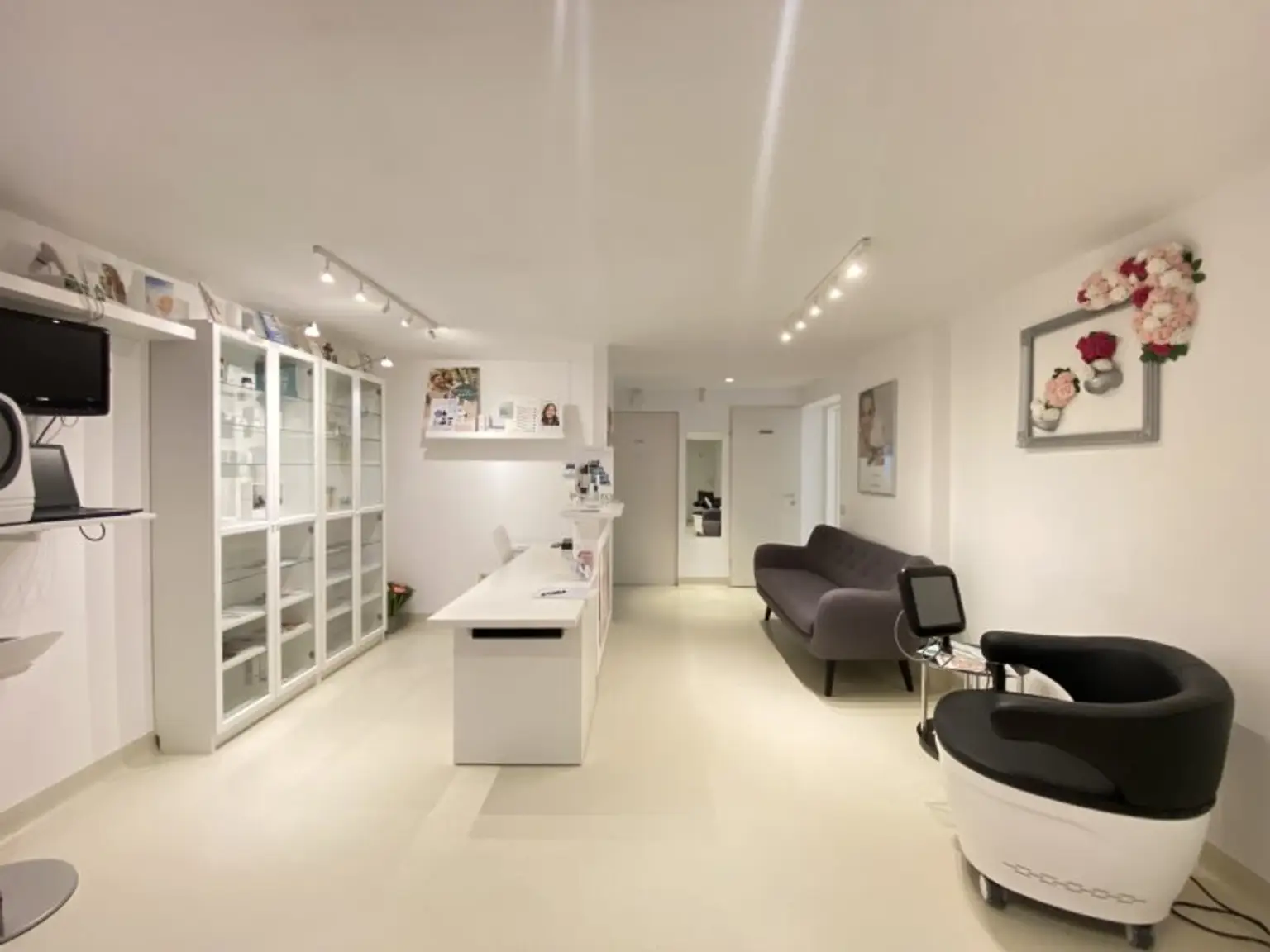 BÜRO oder ORDINATION + U3 Nähe + ca. 100m² TERRASSE + PERFEKTE Lage + SUPER Infrastruktur!