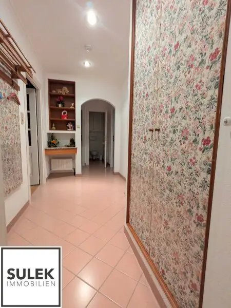 Breitenfurterstraße 222: perfekt aufgeteilte Wohnung im 3. Stock OHNE Lift (mit Balkon und Weitblick)