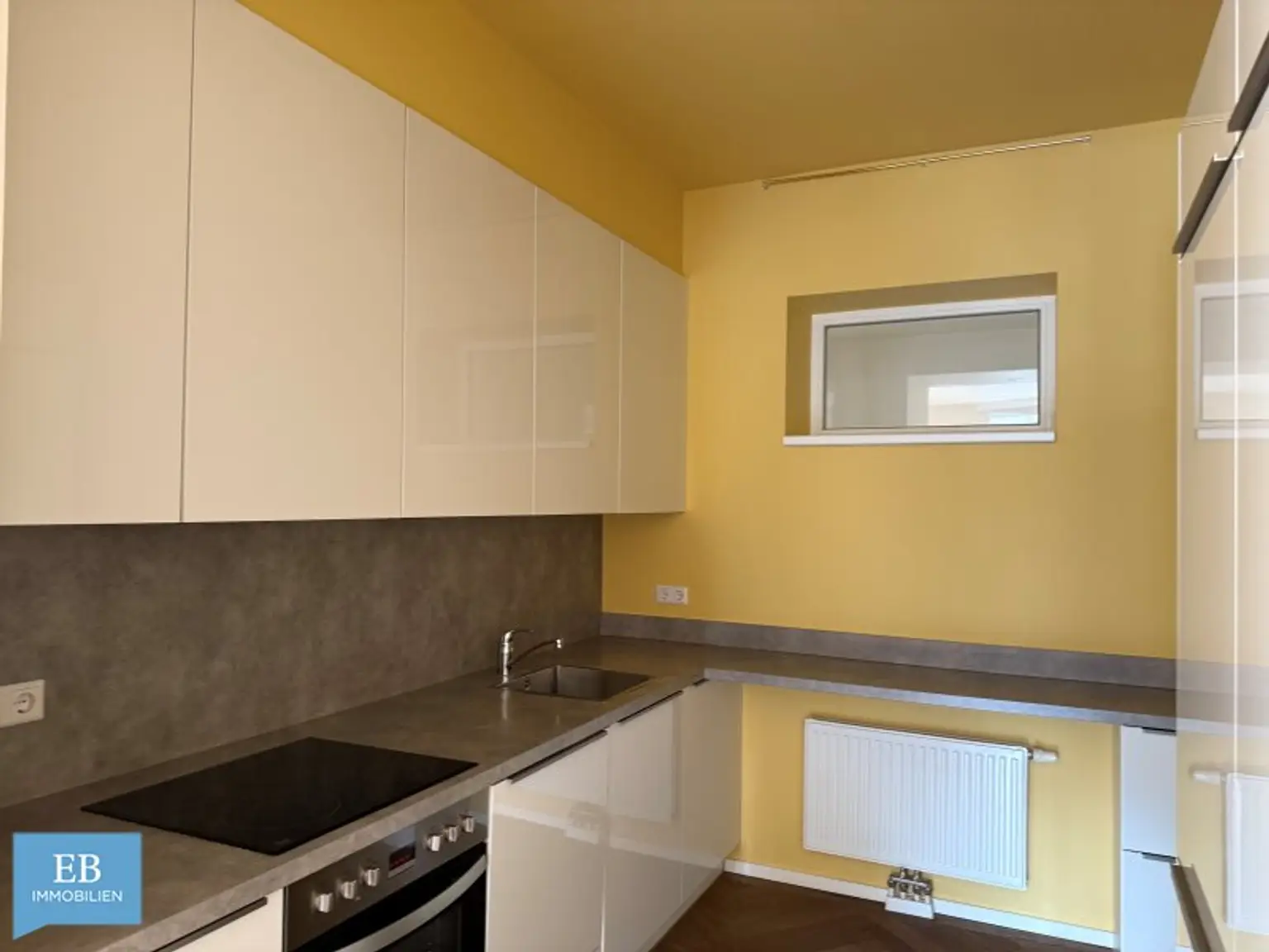 Helle Familienwohnung mit feiner Farbwelt und Fitnessraum im Haus