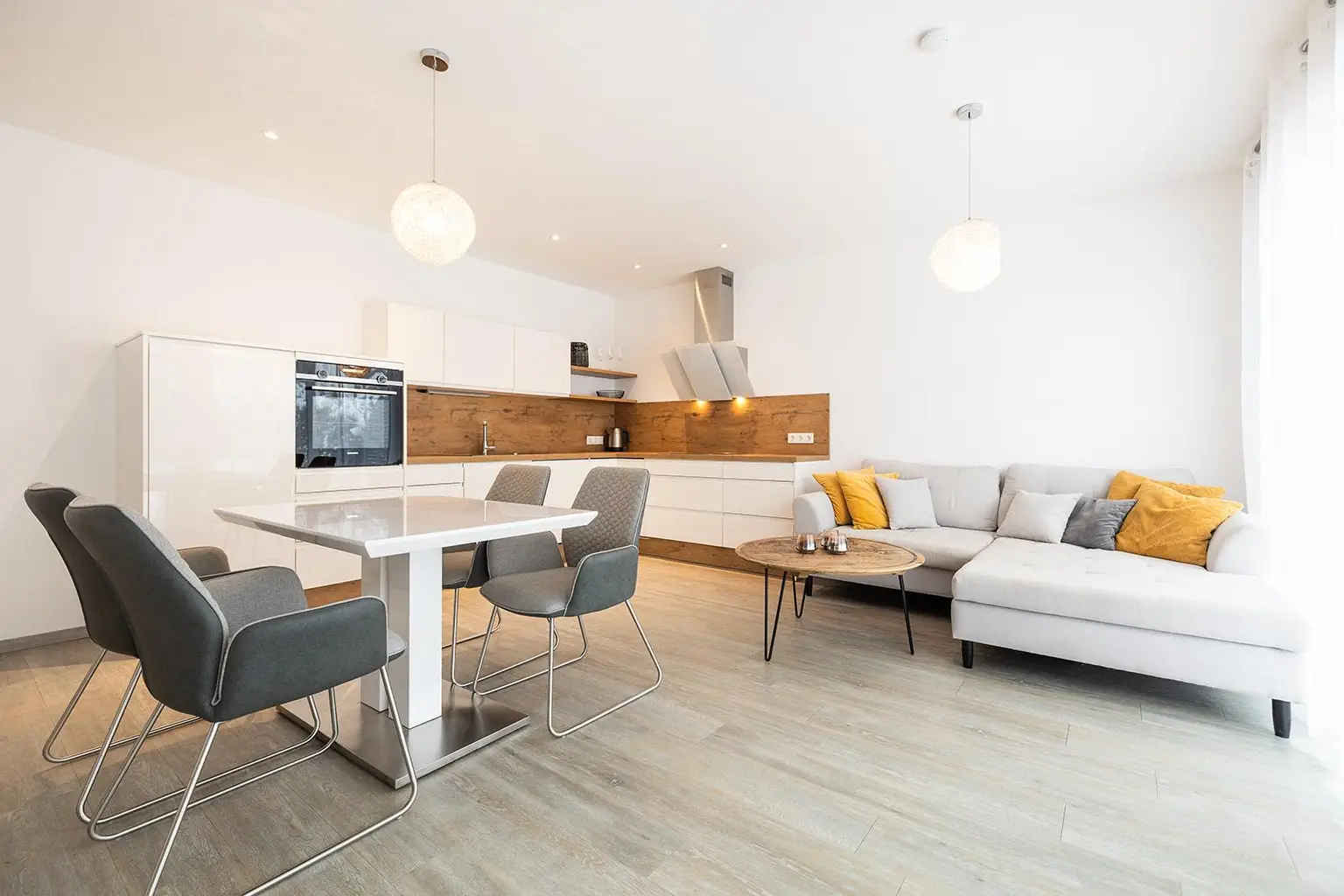 Wohn- Essbereich mit Küche