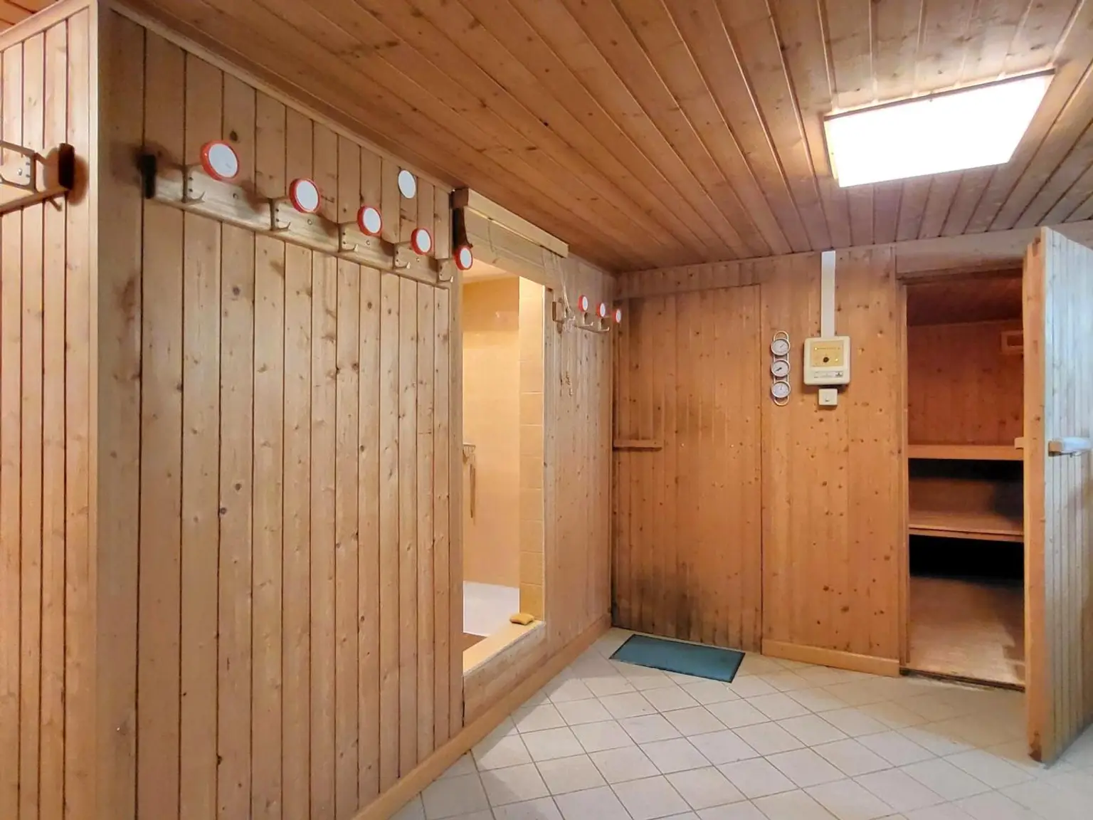 10 Sauna