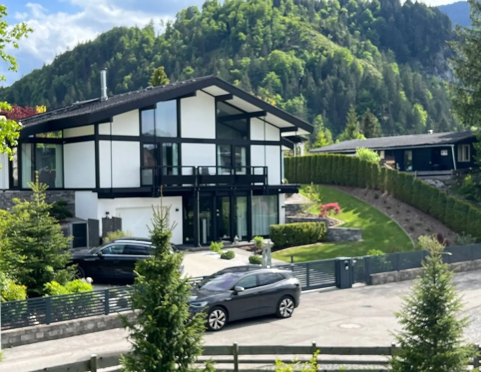 Pflach/Nähe Reutte-Füssen! Hochwertiges Einfamilienhaus mit Einliegerwohnung!