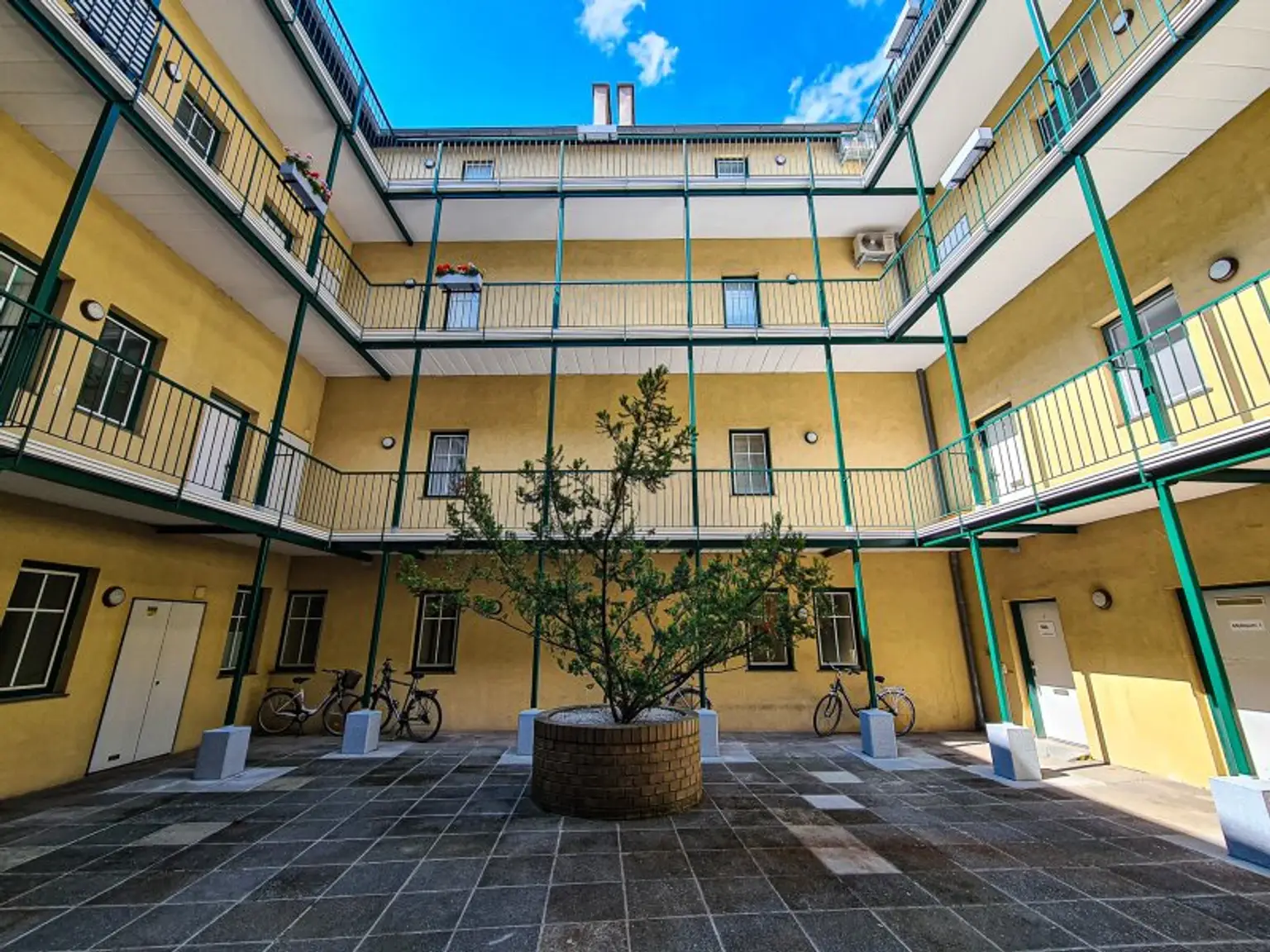 *** BARRIEREFREI *** Praxis am Josefsplatz - 5 Behandlungszimmer auf 170m²